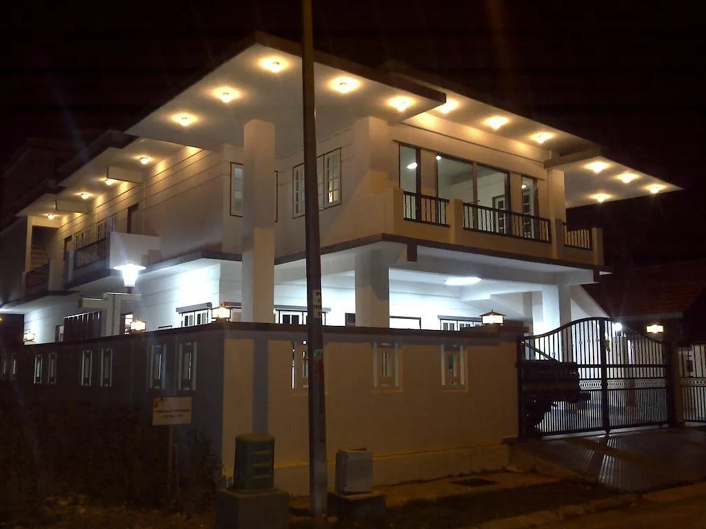 Formula One Bed And Breakfast F1 Sepang Klia Klia2 Kuala Lumpur International Airport Transit Nilai Bed & Breakfast